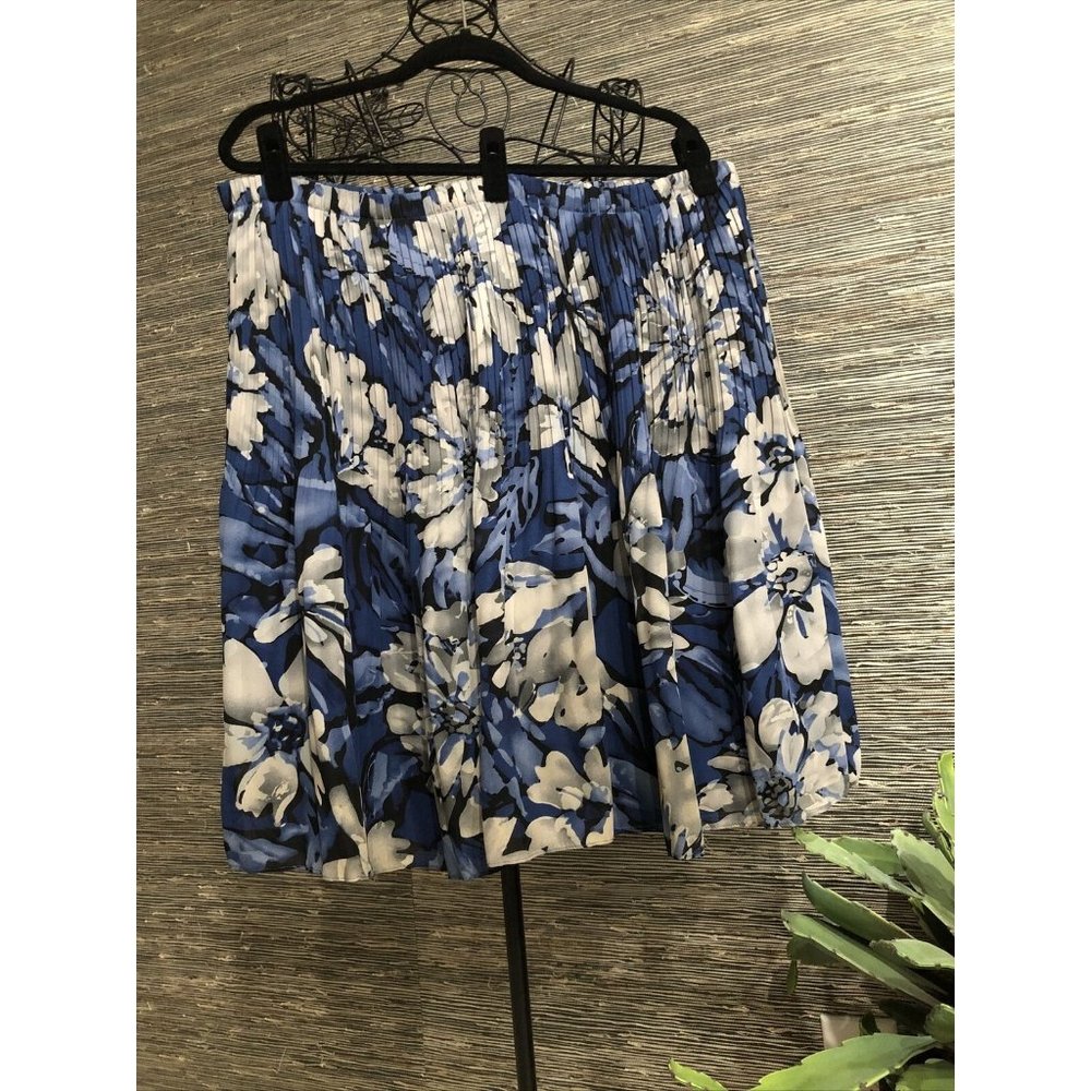 Sunny Leigh Floral Skirt 18 plus